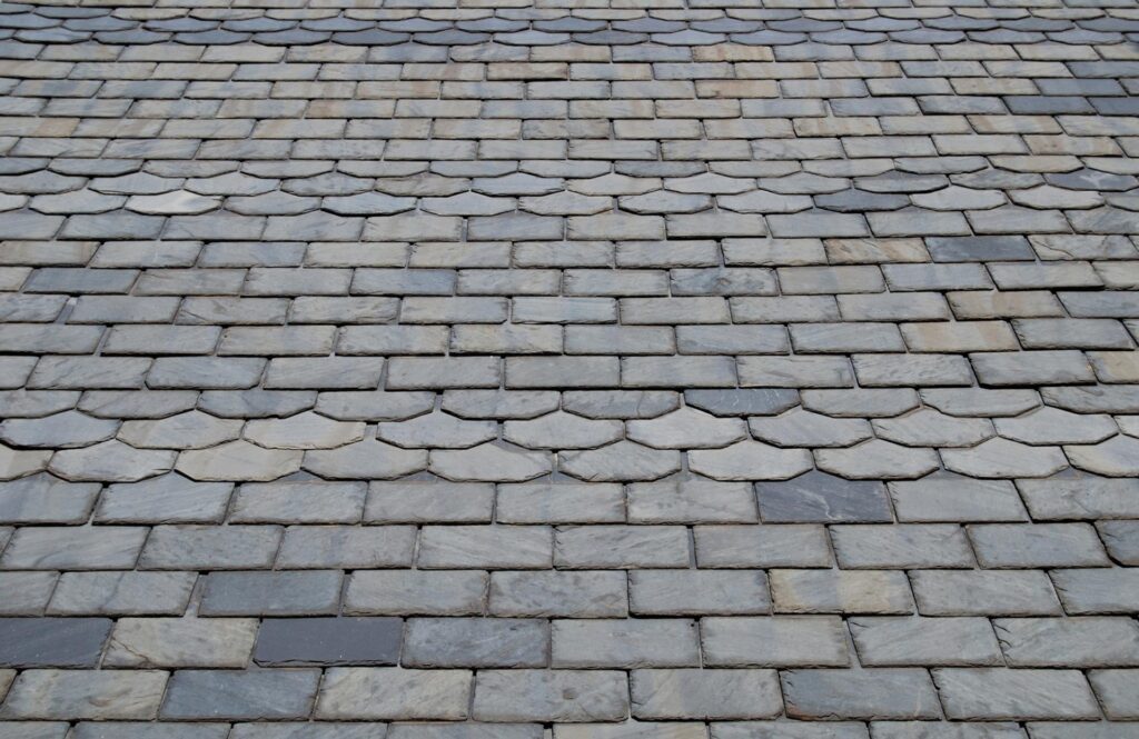 Reclaimed Slate for Evaluating Your Roof’s Age in Repairs
